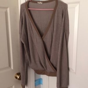 Brown Long sleeve V-neck shirt
